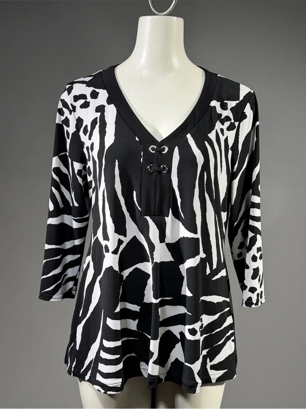 Joseph Ribkoff Black and White V-Neck Animal Print Top (r7)